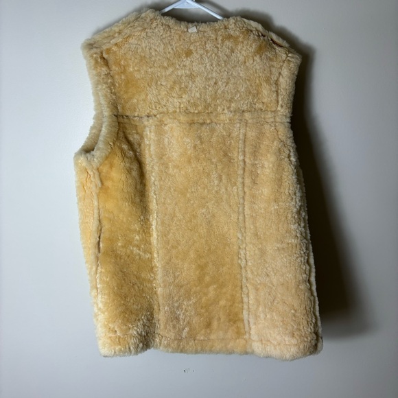 Vintage shearling unisex vest coat with pockets & toggle closure - Picture 5 of 14